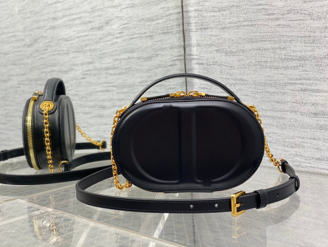 C*D Oval camera bag 18 black cowhide leather