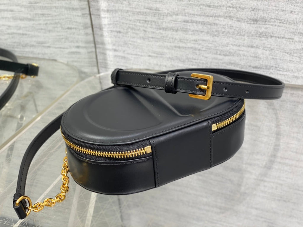 C*D Oval camera bag 18 black cowhide leather