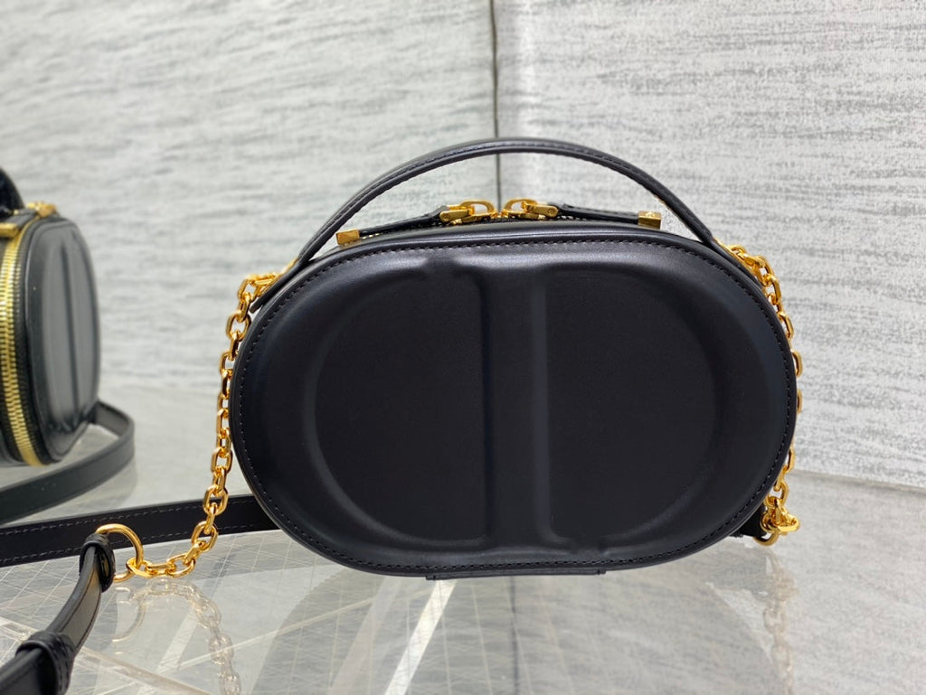 C*D Oval camera bag 18 black cowhide leather