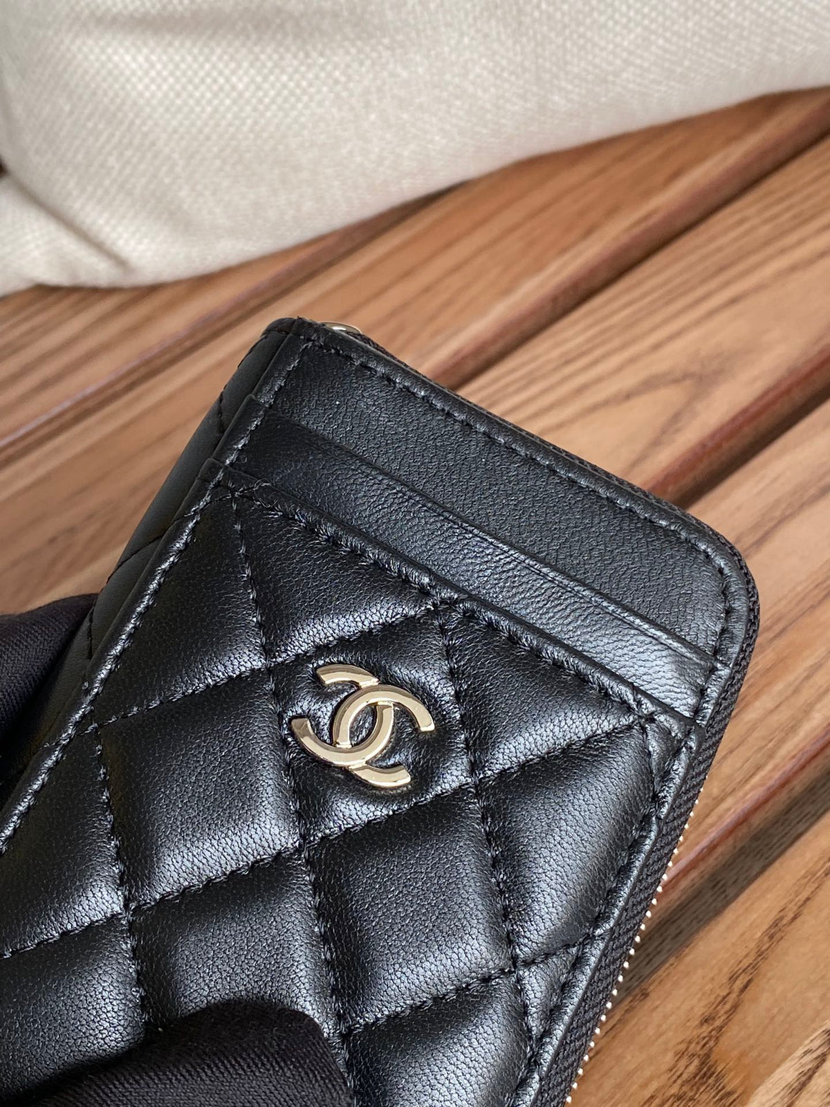 C*C 22A Zippy Coin Purse Black Sheepskin Sliver Steel