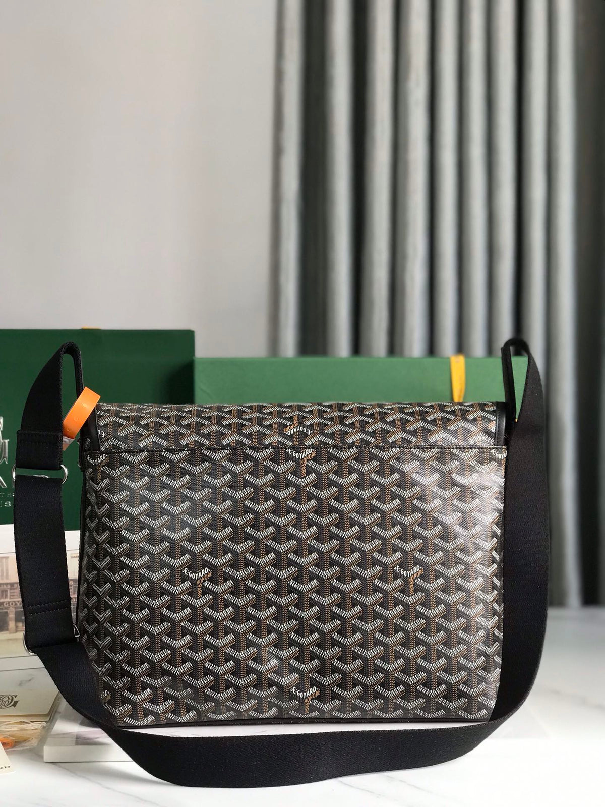 CITADIN MESSENGER BAG 39 IN BLACK G*yardine CANVAS