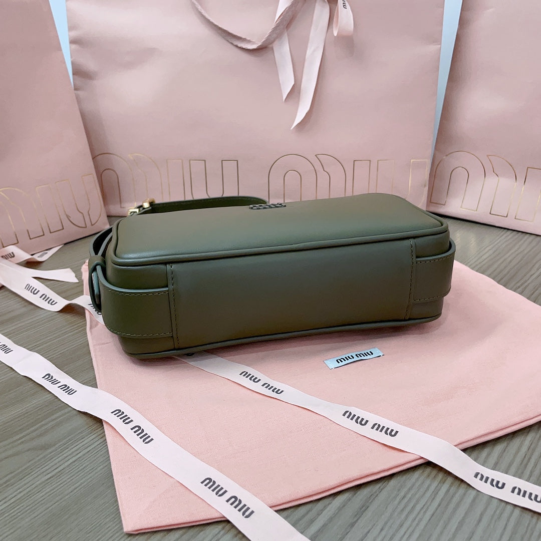 BAGUETTE BAG CALFSKIN