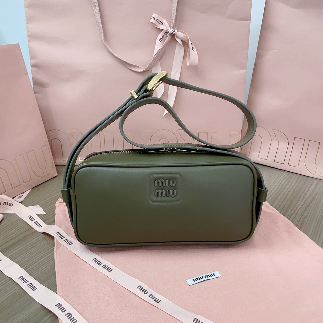 BAGUETTE BAG CALFSKIN
