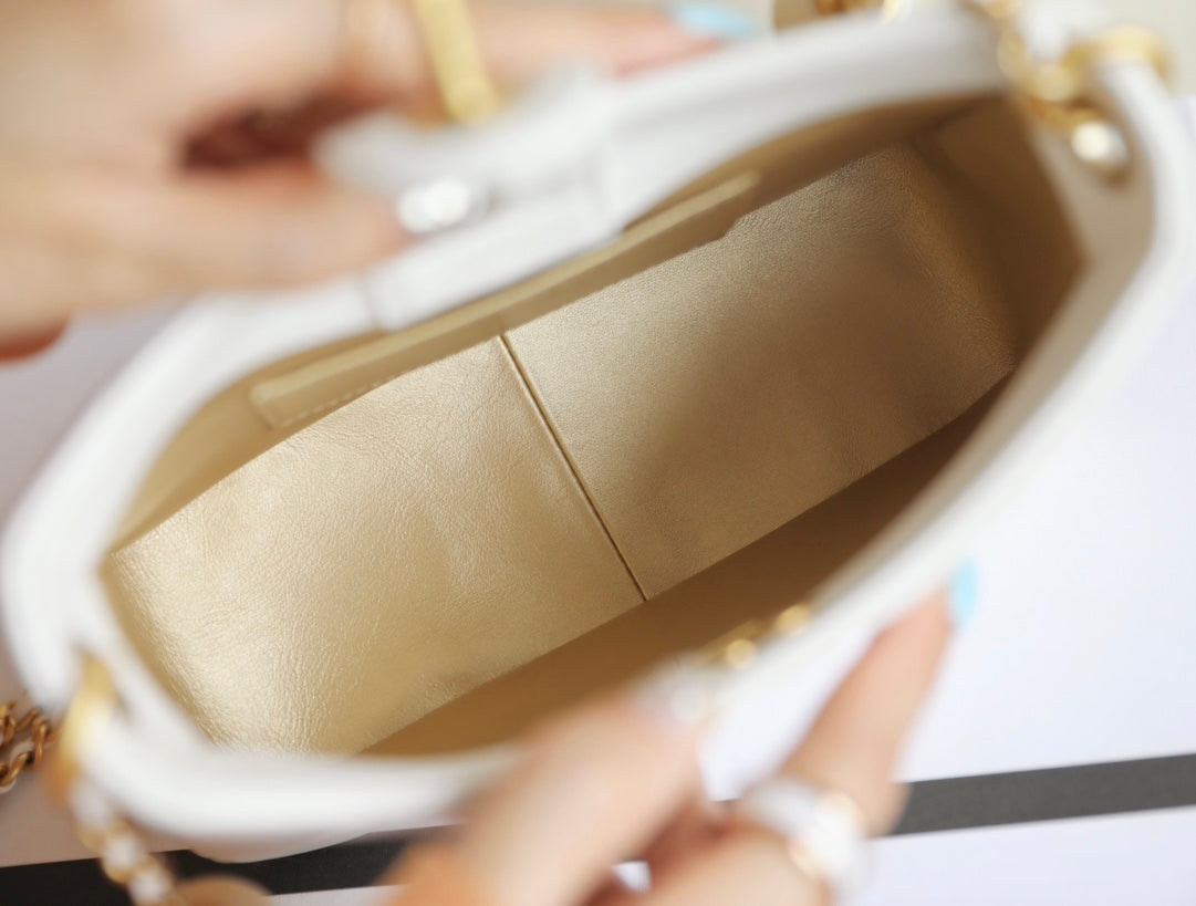 C*C 24S HOBO BAG LAMBSKIN PEARL BALL