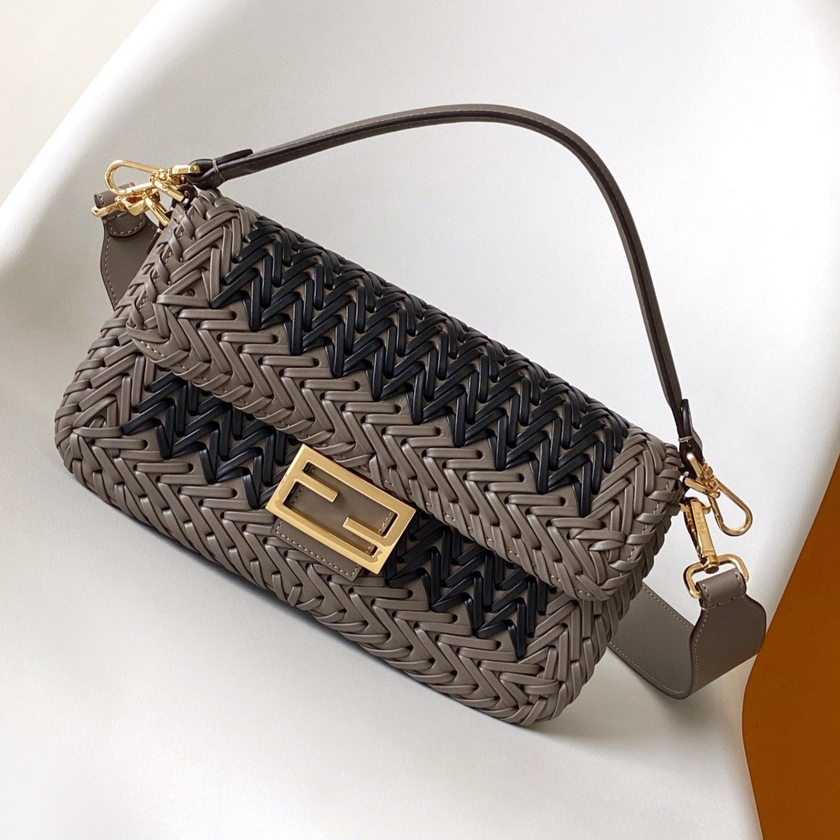 F*nd Baguette Bag interlaced leather Ghw