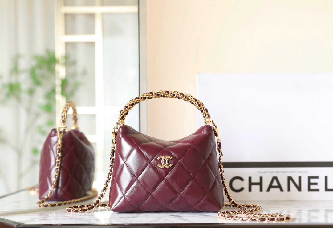 24B Cluth Chain Lambskin Gold Hardware