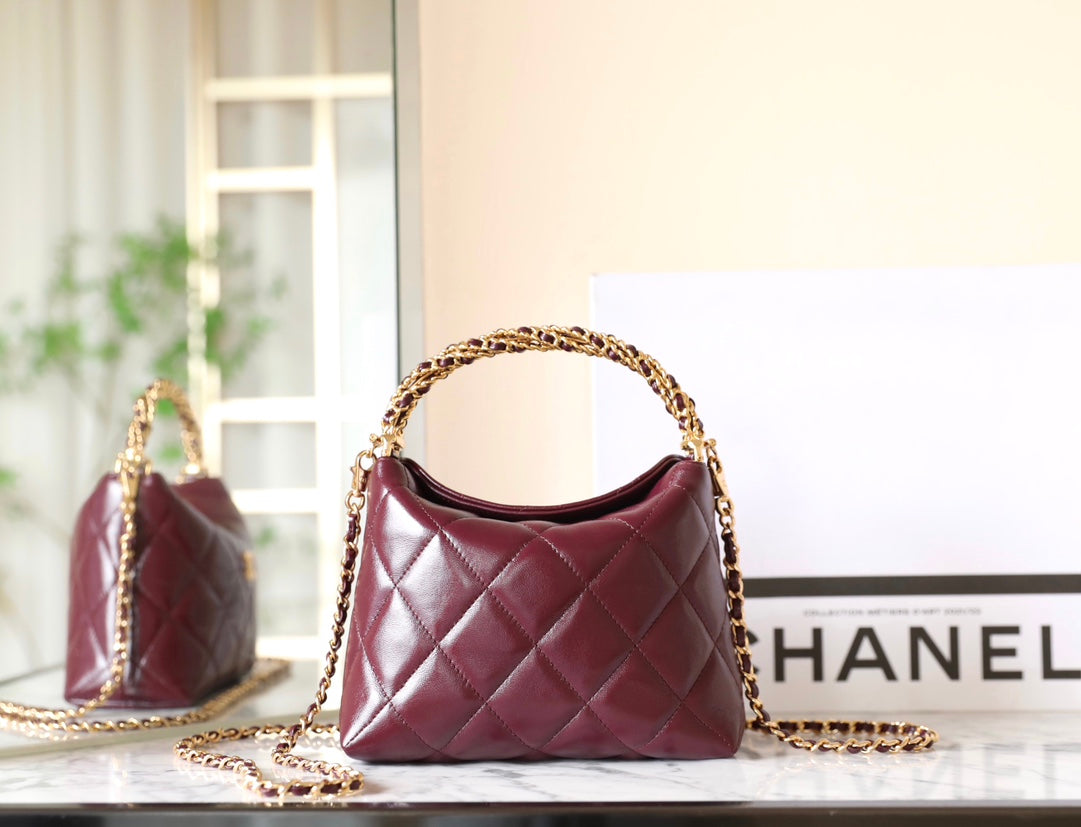 24B Cluth Chain Lambskin Gold Hardware