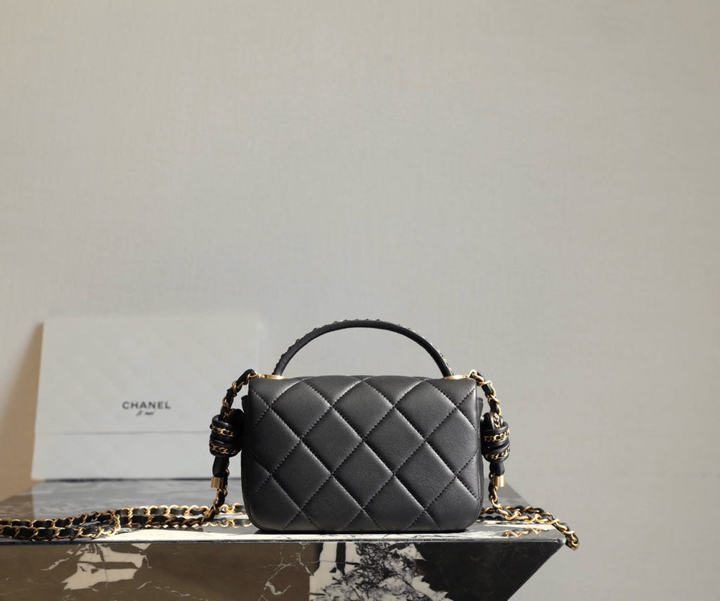 C*C 19 Bag 25C 18cm Black Lambskin Gold Hardware