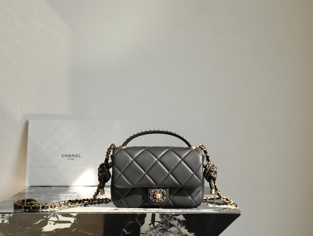 C*C 19 Bag 25C 18cm Black Lambskin Gold Hardware
