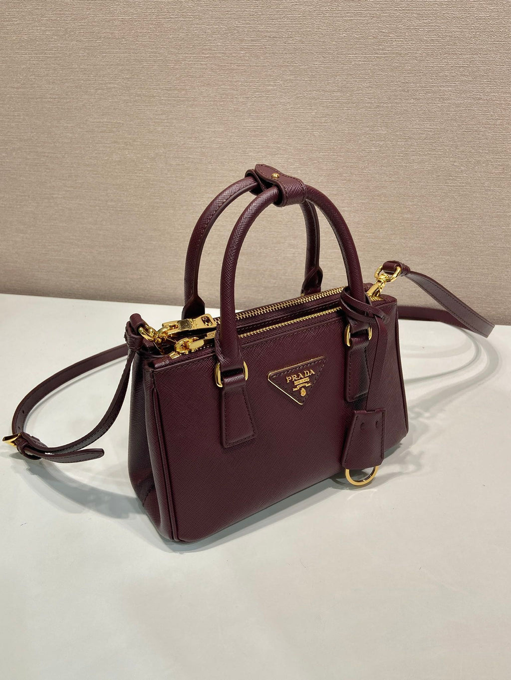 Pr*a Galleria handbag 21 burgundy leather