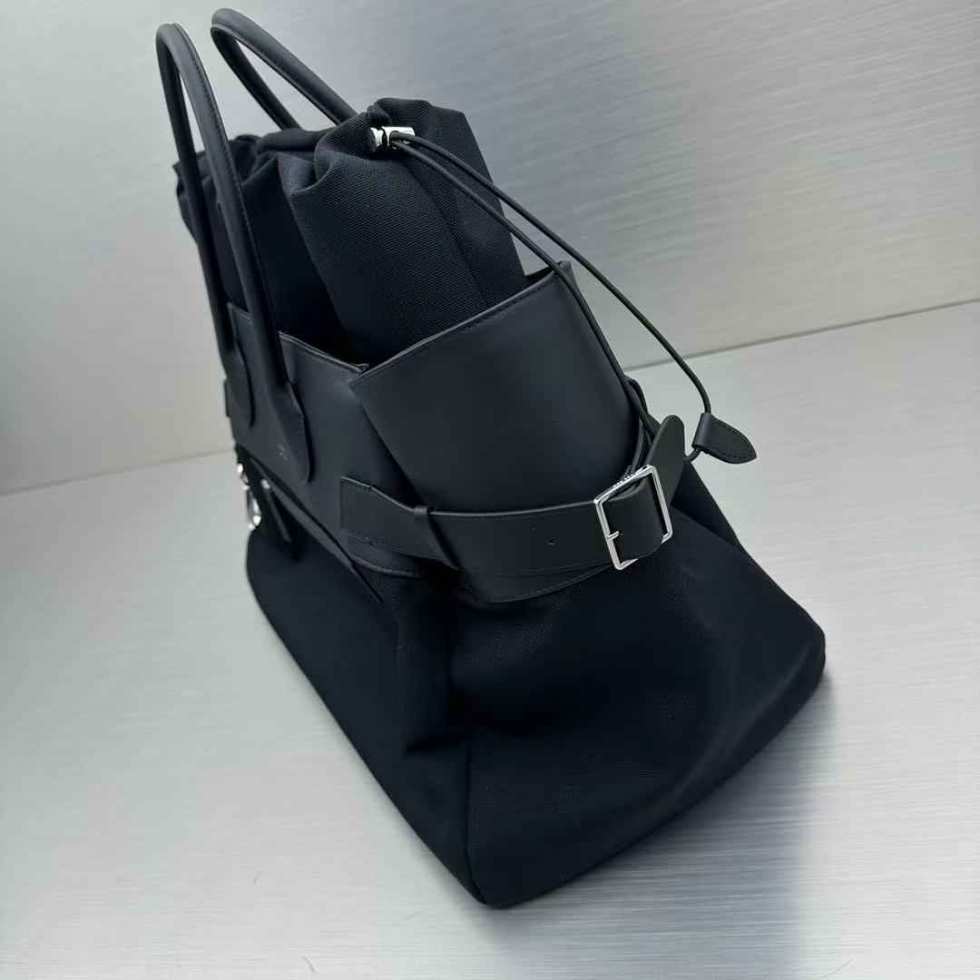 The R*w Margaux 17 Inside Out Black Canvas & Leather