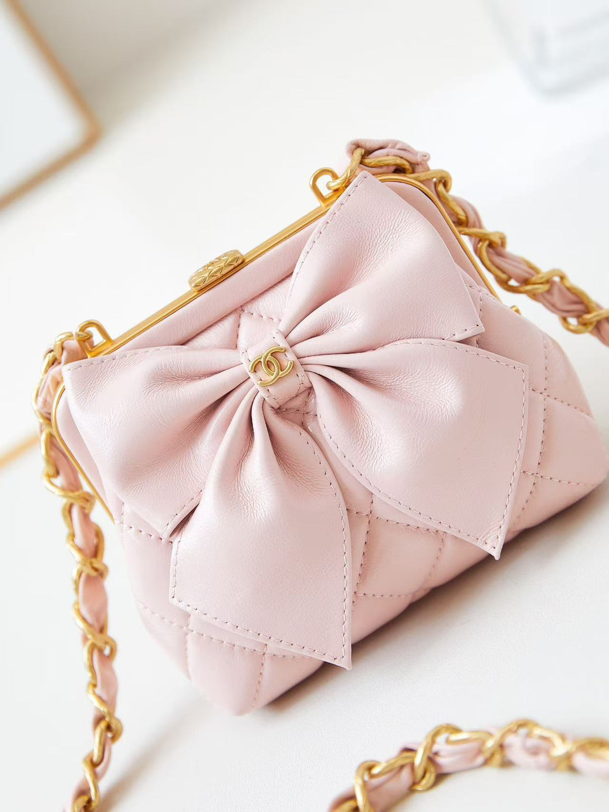 C*C 24A Bowknot Kiss Lock Clutch Bag with Chain 13cm Pink Lambskin