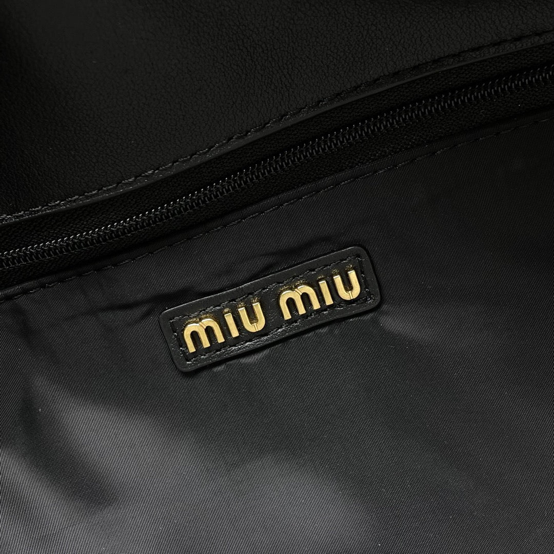 M*u 39 BLACK LEATHER HOBO BAG