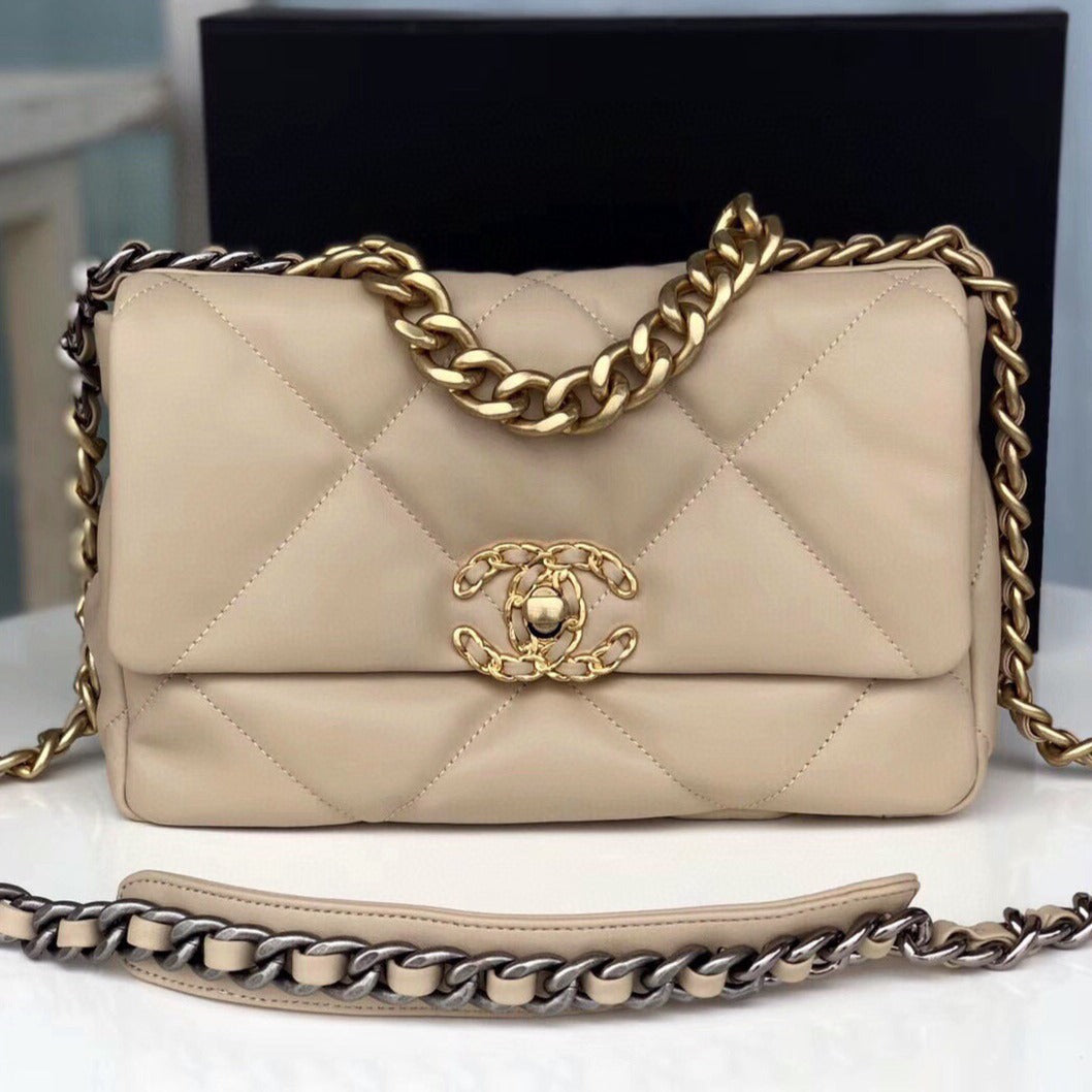 19 FLAP BAG GOATSKIN GOLD HARDWARE
