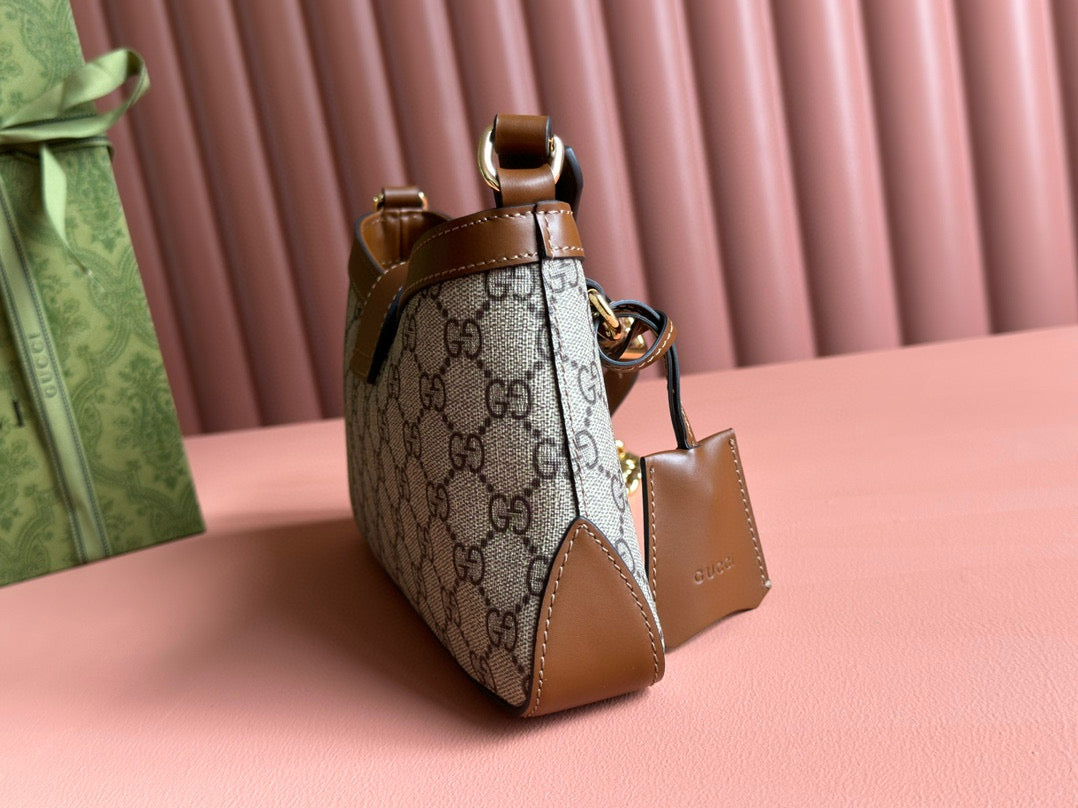 G*G supreme padlock small 26cm small shoulder bag