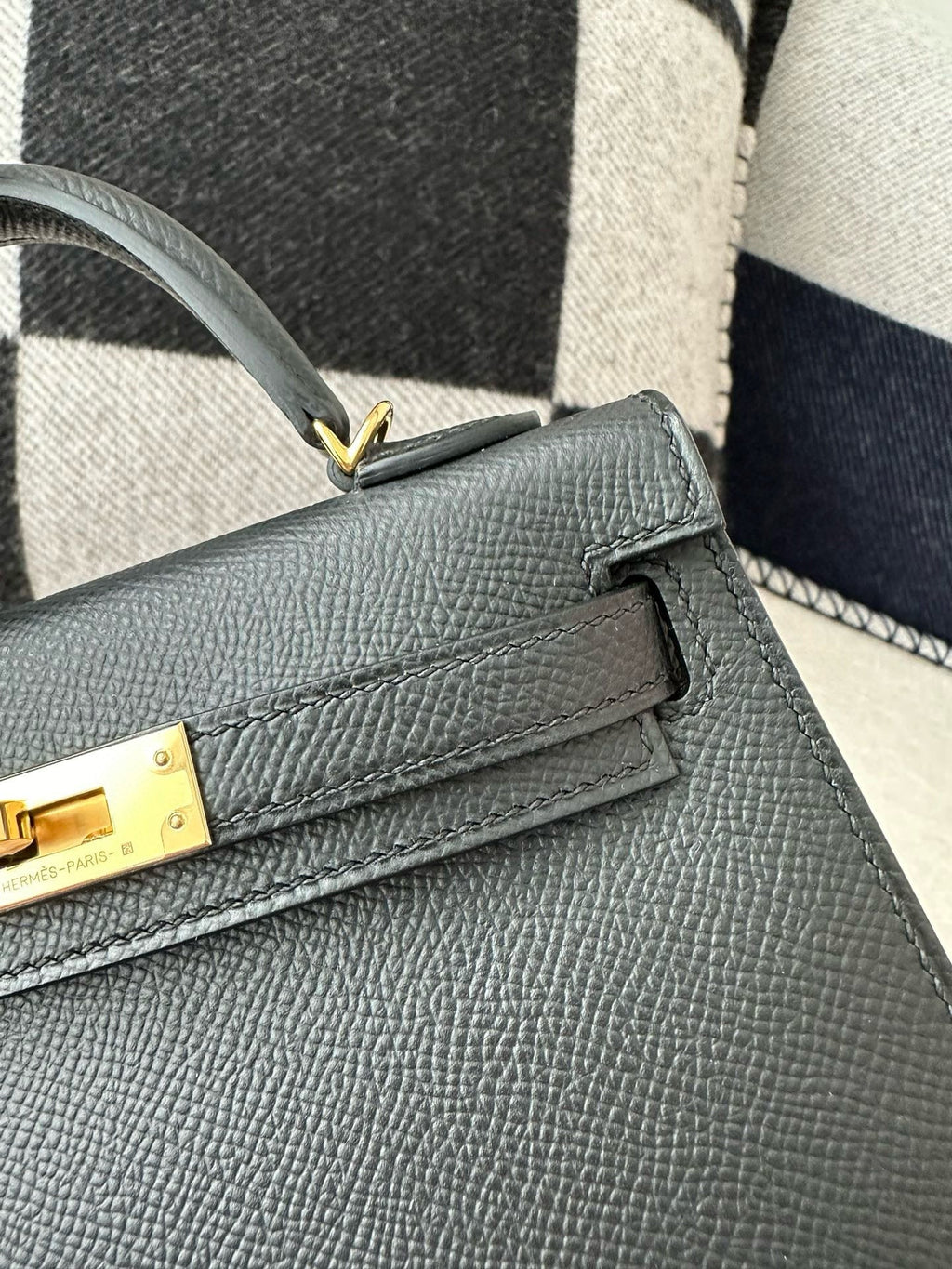 H*M Mini Kelly 19cm Black Epsom Gold Hardware Best Version