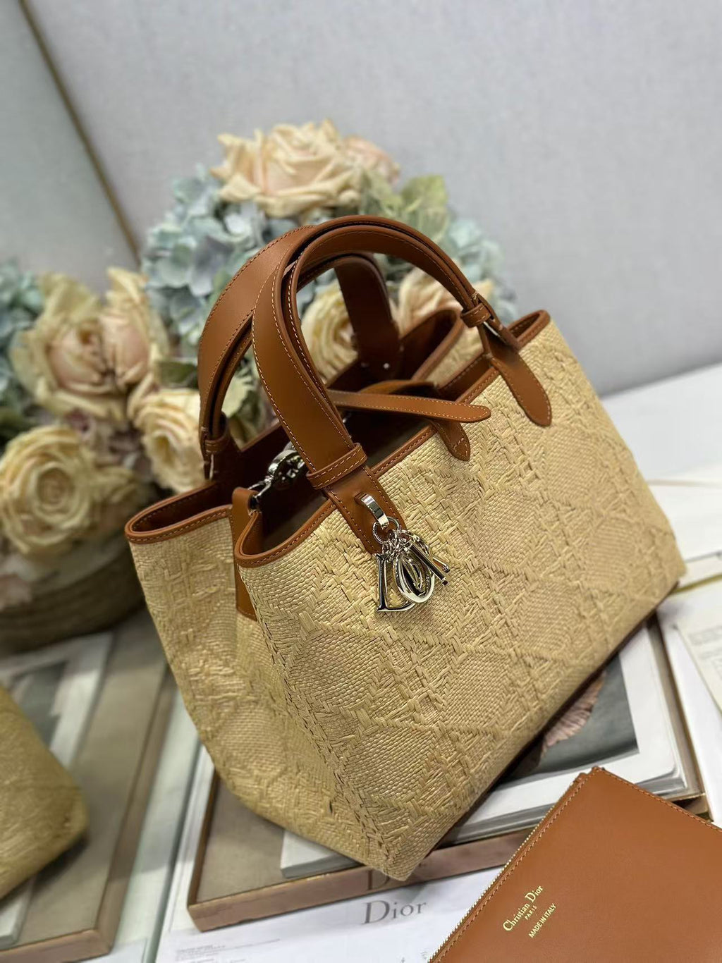 C*D Toujours Vertical Tote Bag Coconut Fiber Weaving Paired Cowhide