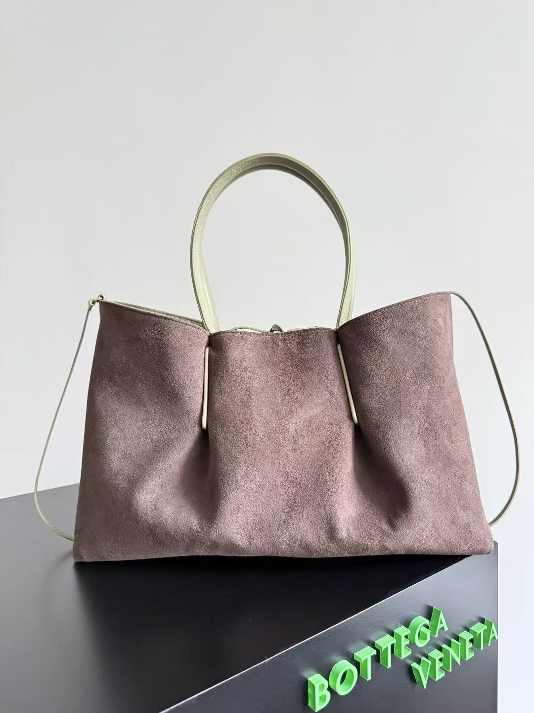 B*V Reversible Tote Bag Intreccio Calfskin Suede