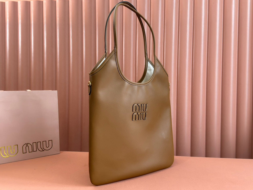 HOBO 40 TOTE BAG IN BROWN CALFSKIN