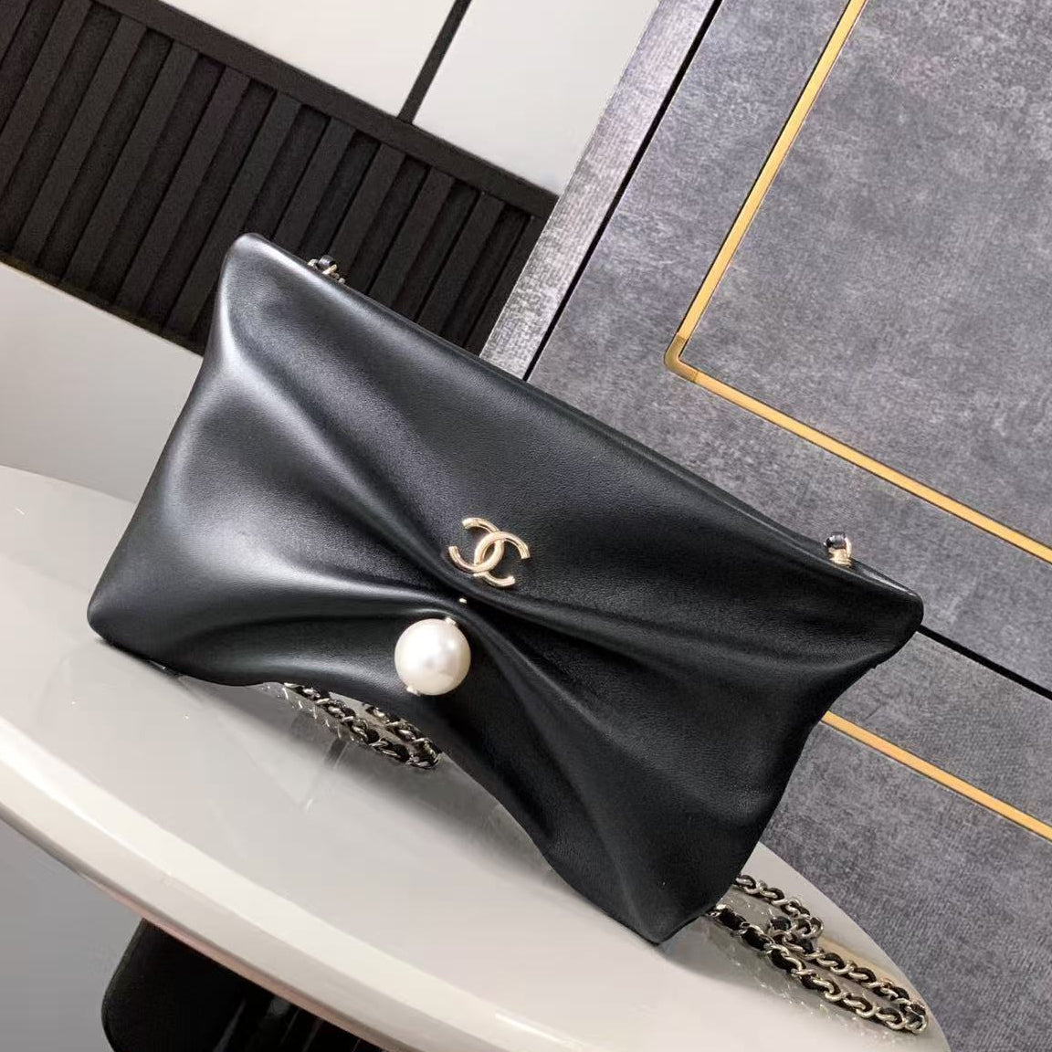 Ch*nel 2025 Shiny Pearl Clutch With Chain Bag 24cm Black Lambskin