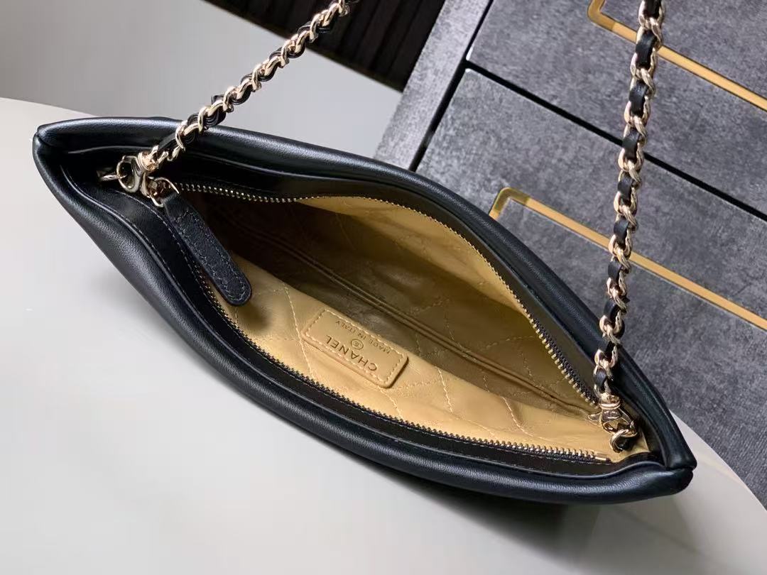 Ch*nel 2025 Shiny Pearl Clutch With Chain Bag 24cm Black Lambskin