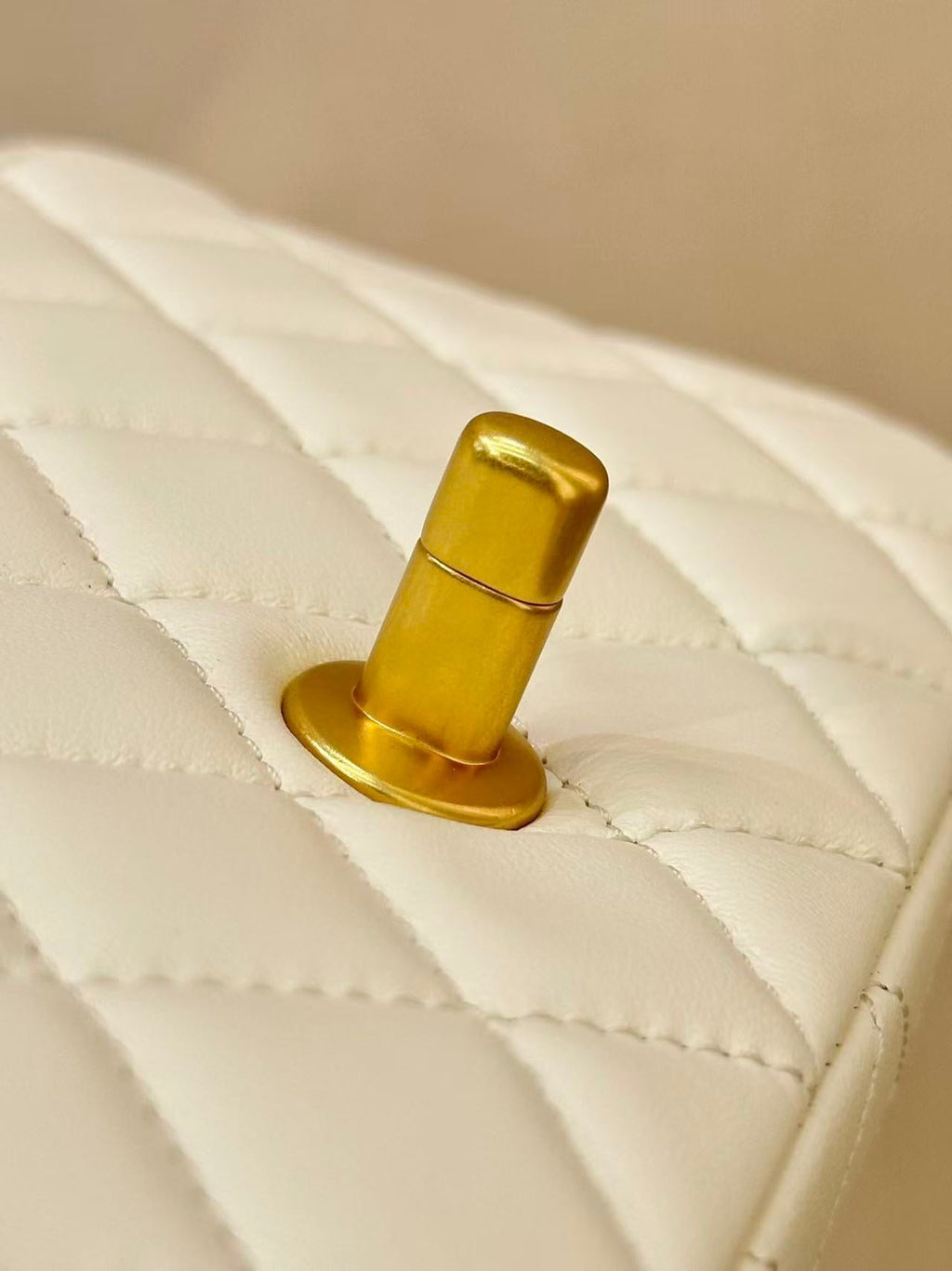 Ch*nel 2025 Flap Bag White Gold 20cm Shinny Lambskin