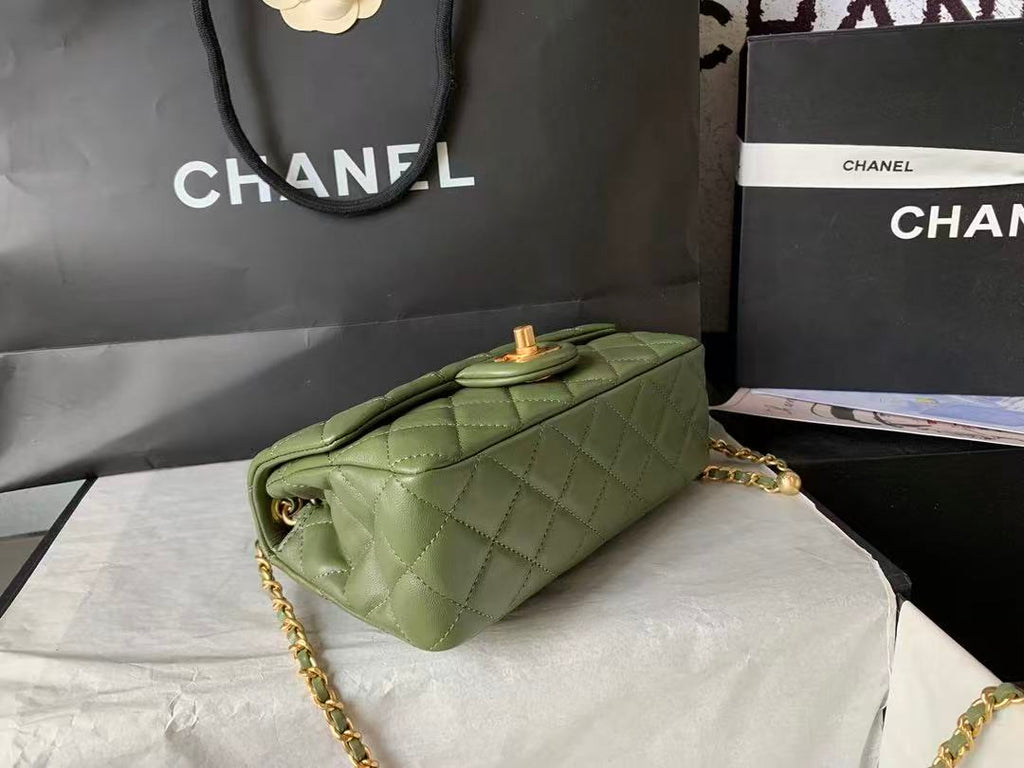 Ch*nel 25 Pearl Crush Square Flap Bag 20cm Dark Green Lambskin