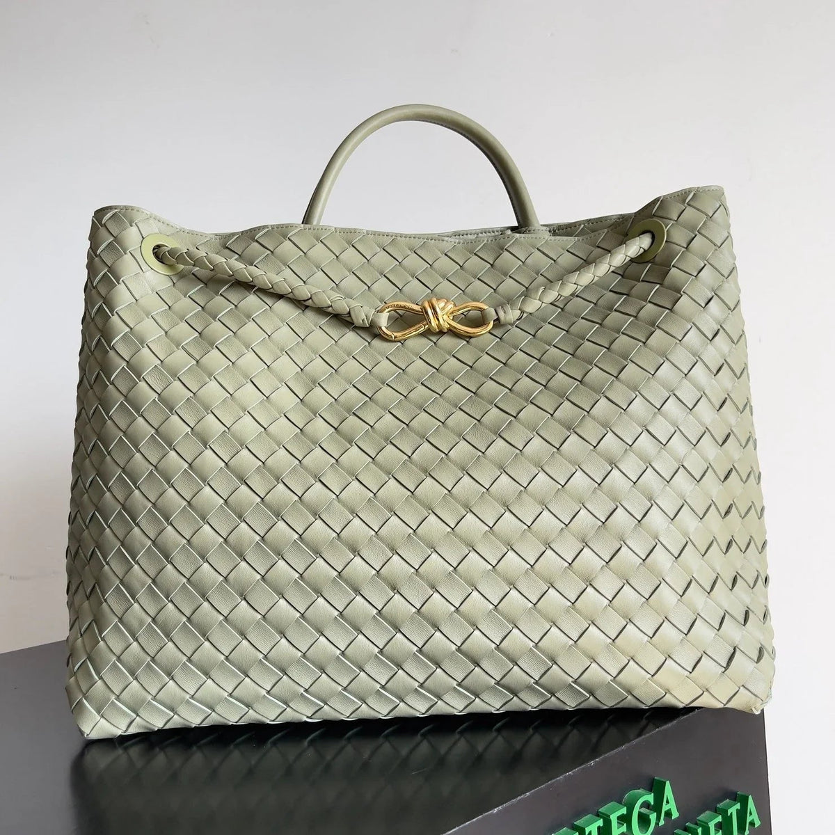 B*ttega V*neta 2026 Andiamo Bag Nappa Leather