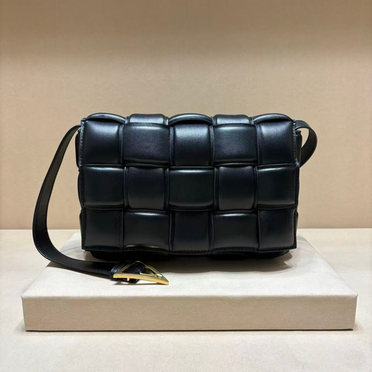 B*V CROSSBODY BAG IN BLACK  LAMBSKIN
