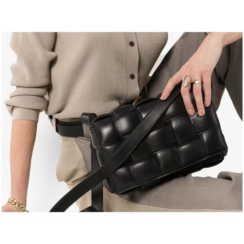 B*V CROSSBODY BAG IN BLACK  LAMBSKIN