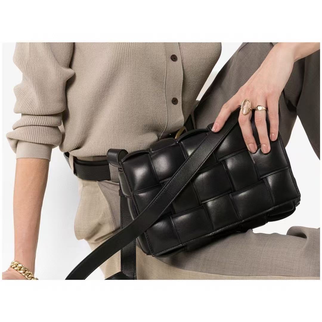 B*V CROSSBODY BAG IN BLACK  LAMBSKIN