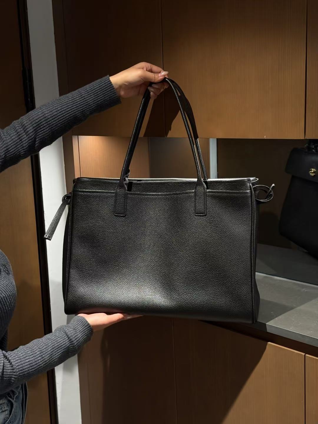C*C 2026 Large Shopping Bag 42cm Black Grain Calfskin