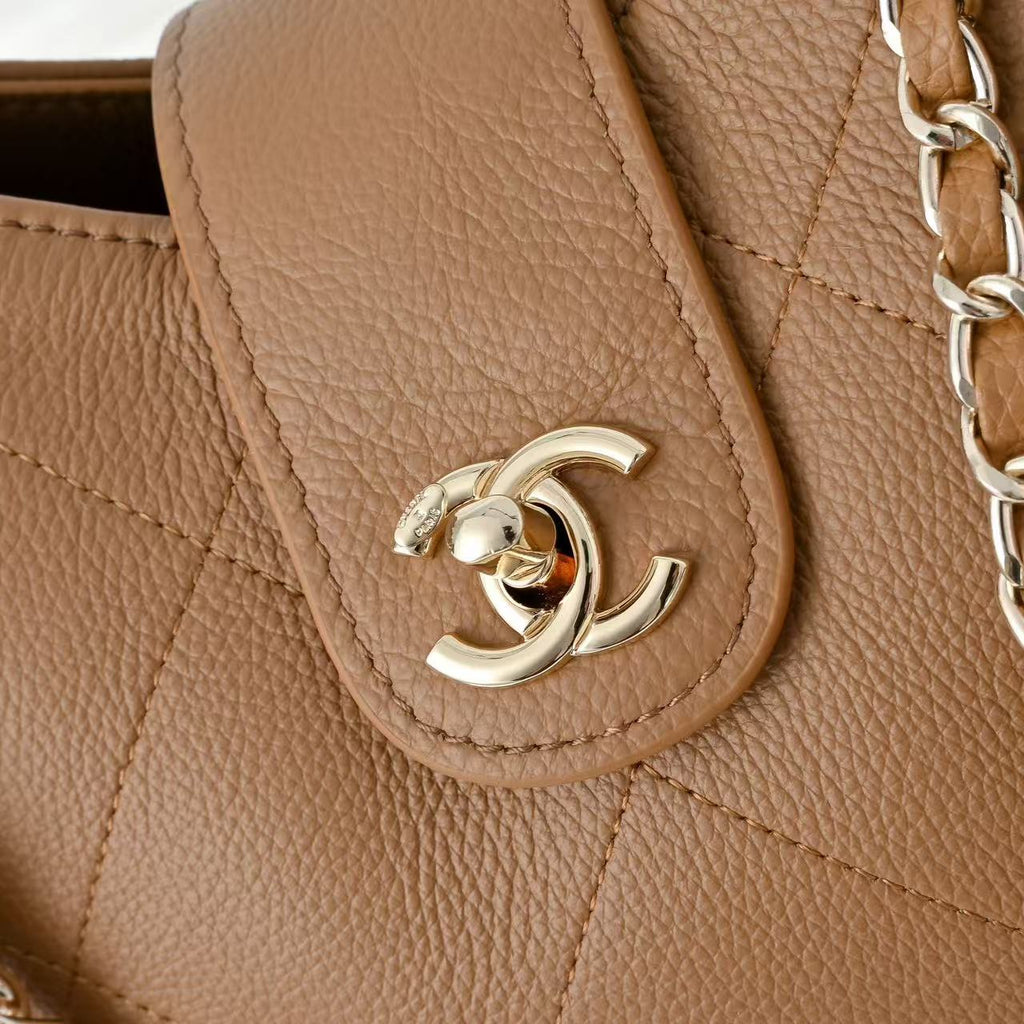 C*C Maxi Shopping Bag Brown Grain Calfskin