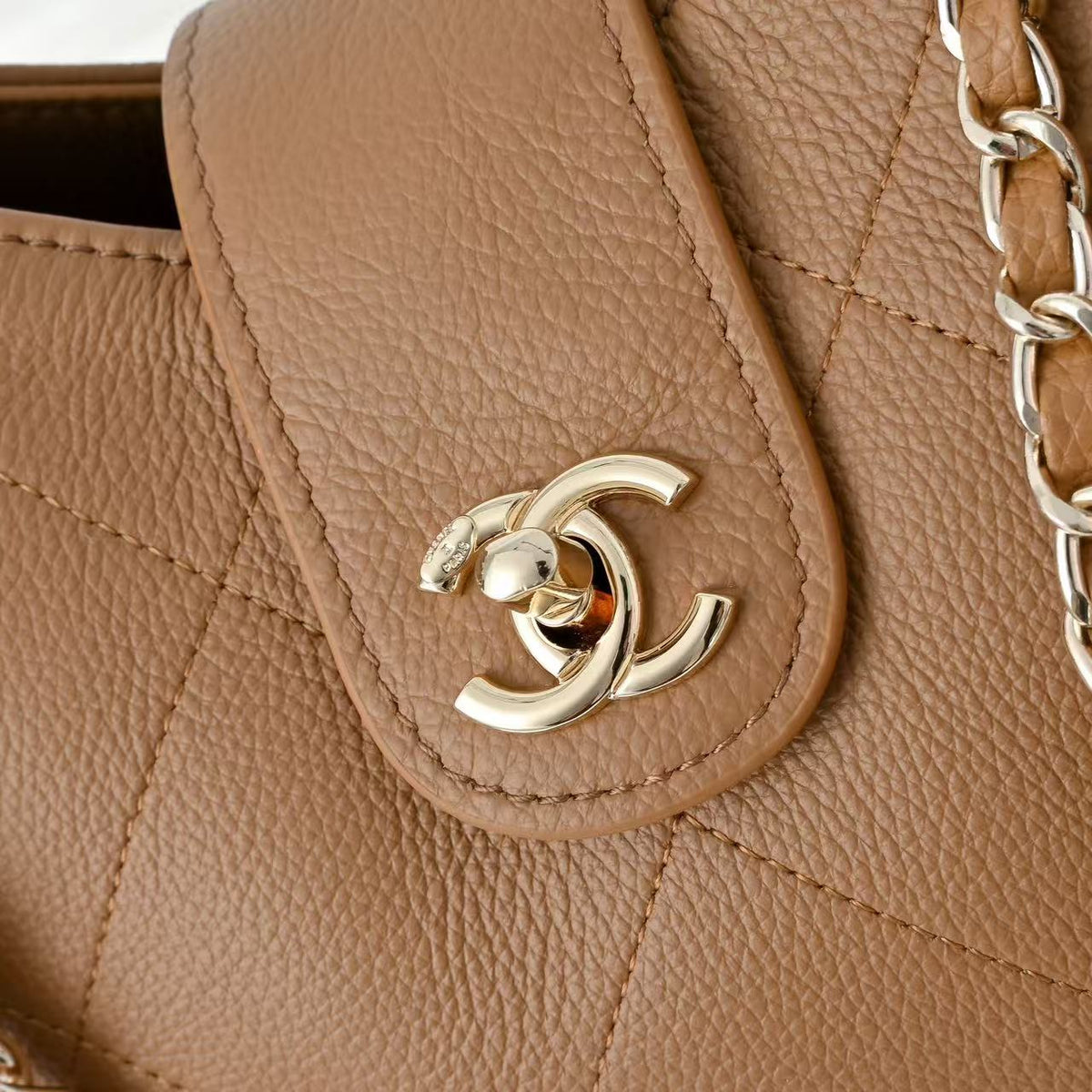 C*C Maxi Shopping Bag Brown Grain Calfskin