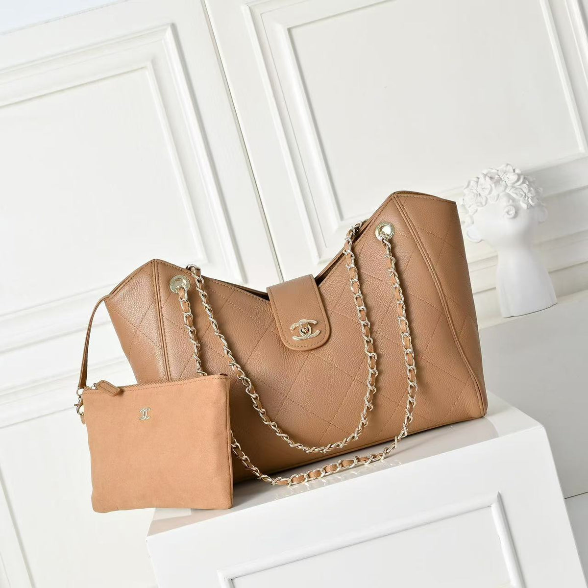 C*C Maxi Shopping Bag Brown Grain Calfskin