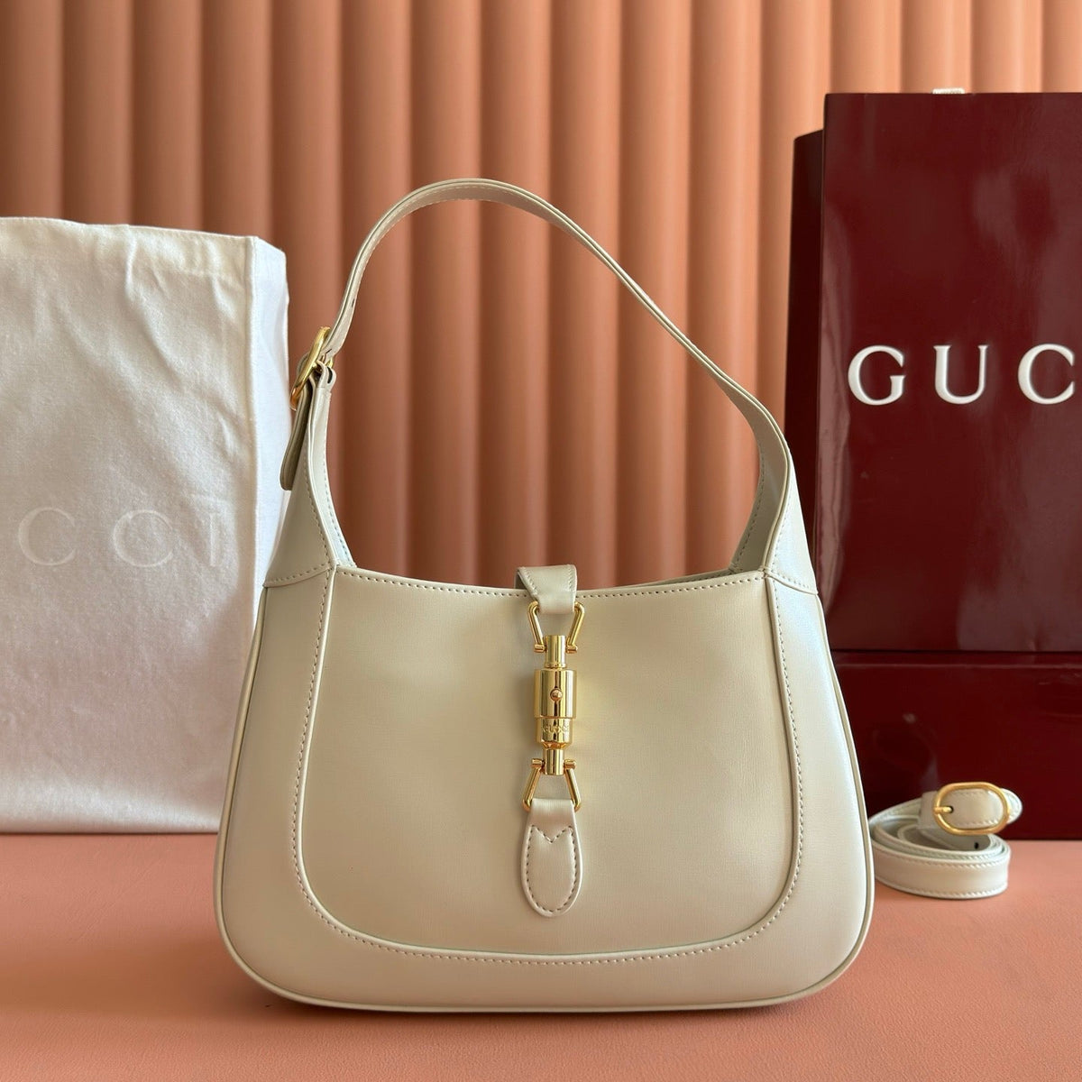 G*G 28 Jackie 1961 Shoulder Bag White in Cowhide