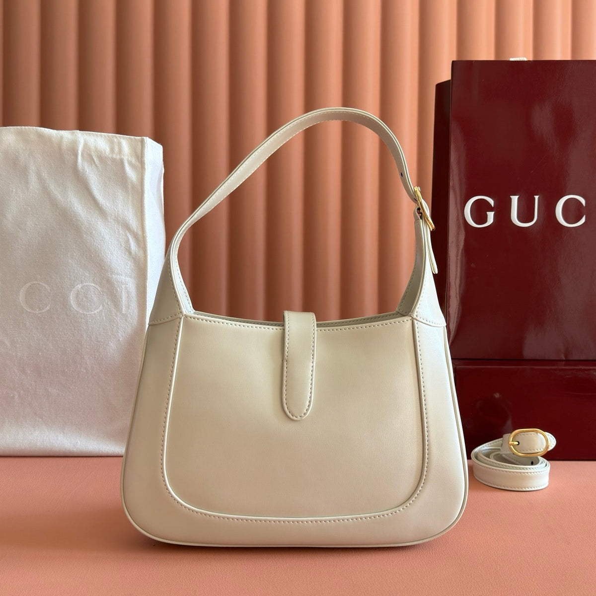 G*G 28 Jackie 1961 Shoulder Bag White in Cowhide