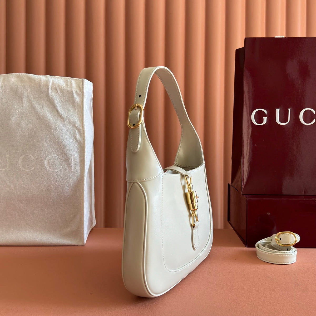 G*G 28 Jackie 1961 Shoulder Bag White in Cowhide