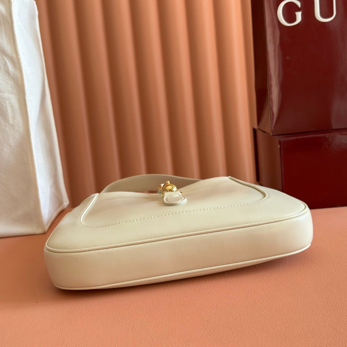 G*G 28 Jackie 1961 Shoulder Bag White in Cowhide