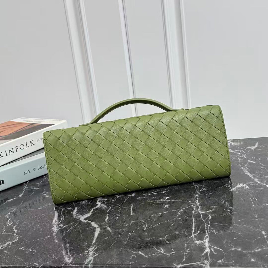 B*ttega V*neta 2026 Andiamo Clutch 31cm Green Leather
