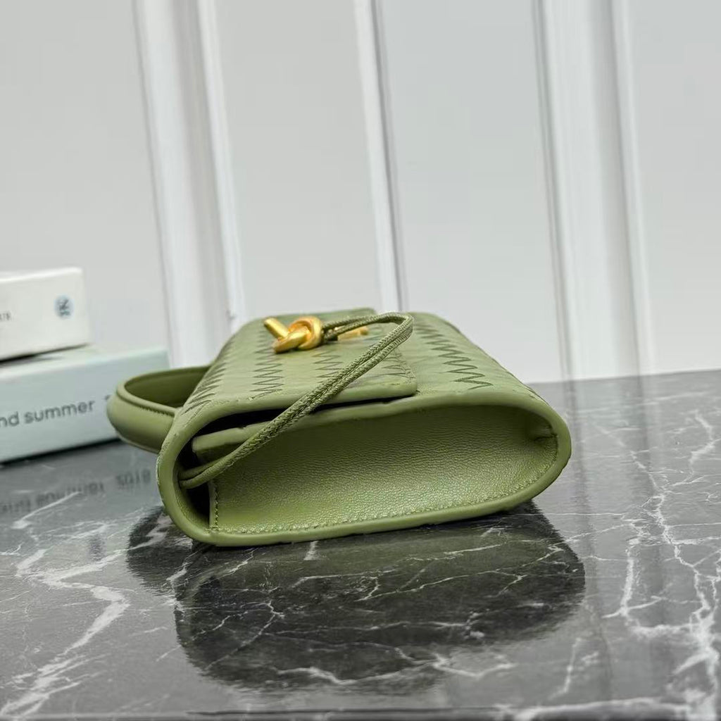 B*ttega V*neta 2026 Andiamo Clutch 31cm Green Leather