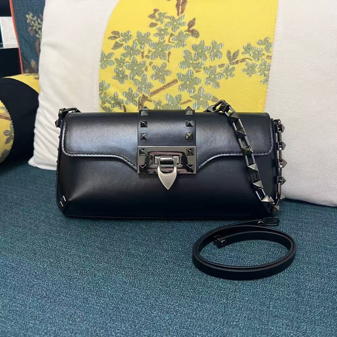VL G*ravani Rockstud Shoulder Bag 26cm Black Calfskin
