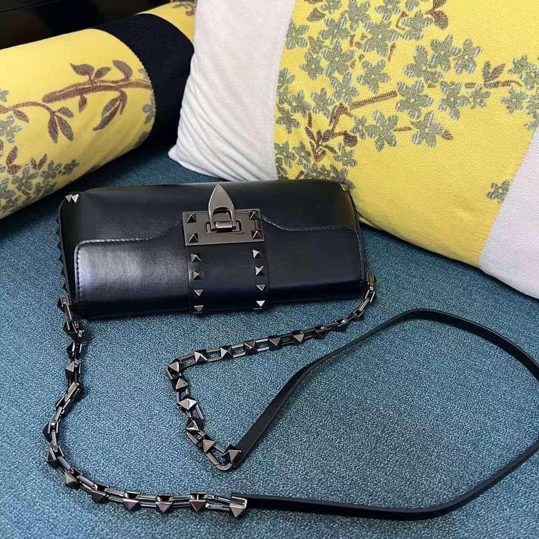 VL G*ravani Rockstud Shoulder Bag 26cm Black Calfskin