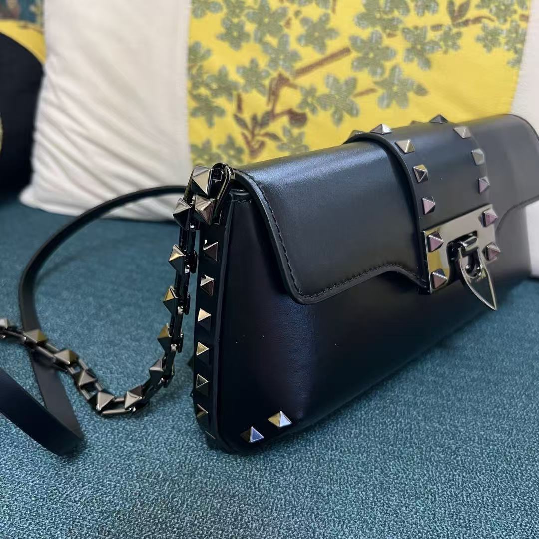 VL G*ravani Rockstud Shoulder Bag 26cm Black Calfskin