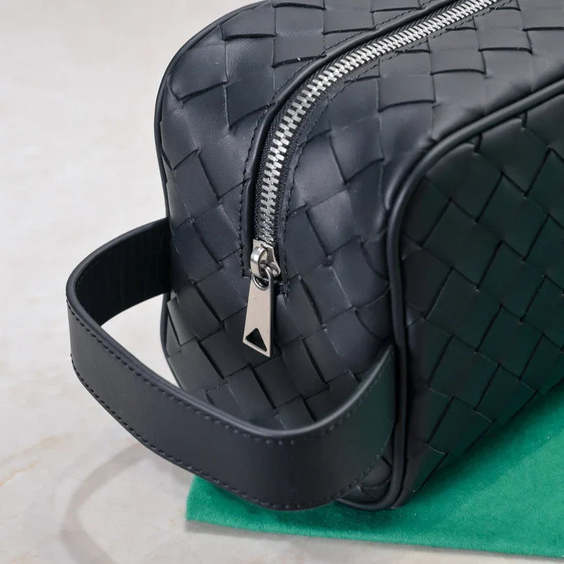 B*ttega V*neta 2026 Barrel Bag 26cm Black Leather