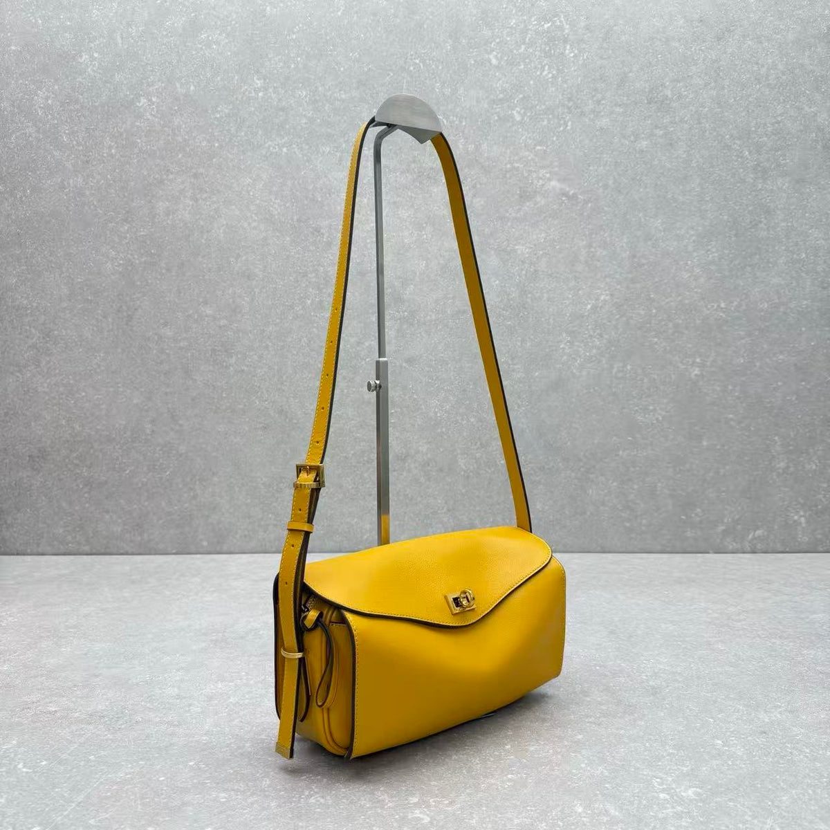 BG Le 7 Shoulder Bag Calfksin