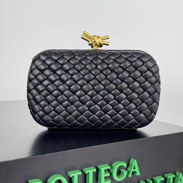 B*ttega V*neta 2026 Knot Clutch 20cm Black Lambskin