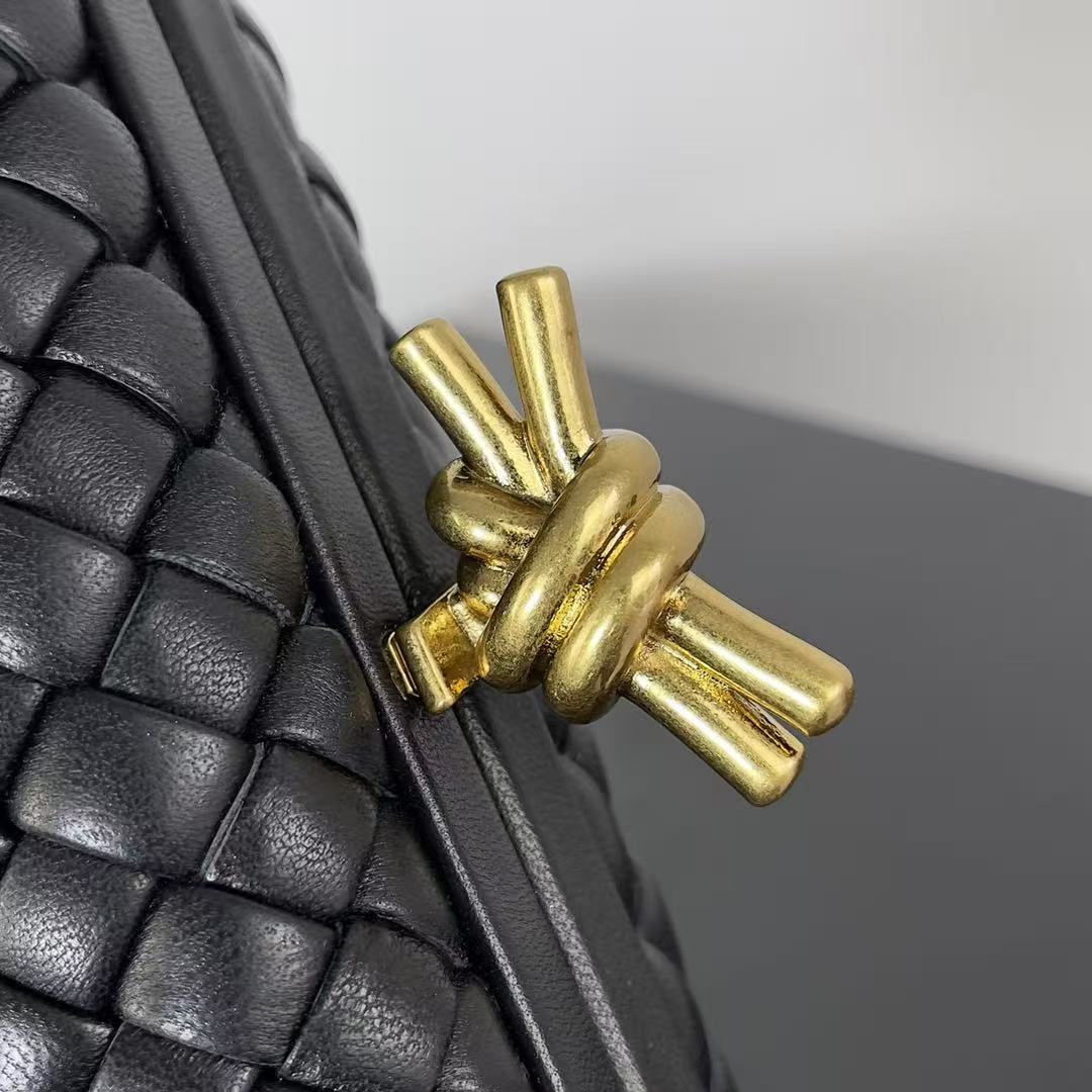 B*ttega V*neta 2026 Knot Clutch 20cm Black Lambskin