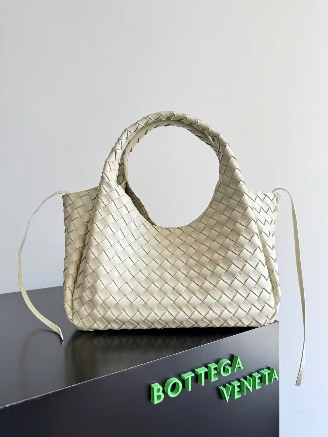 B*V Campana Bag Intrecciato 33cm Cream Lambskin