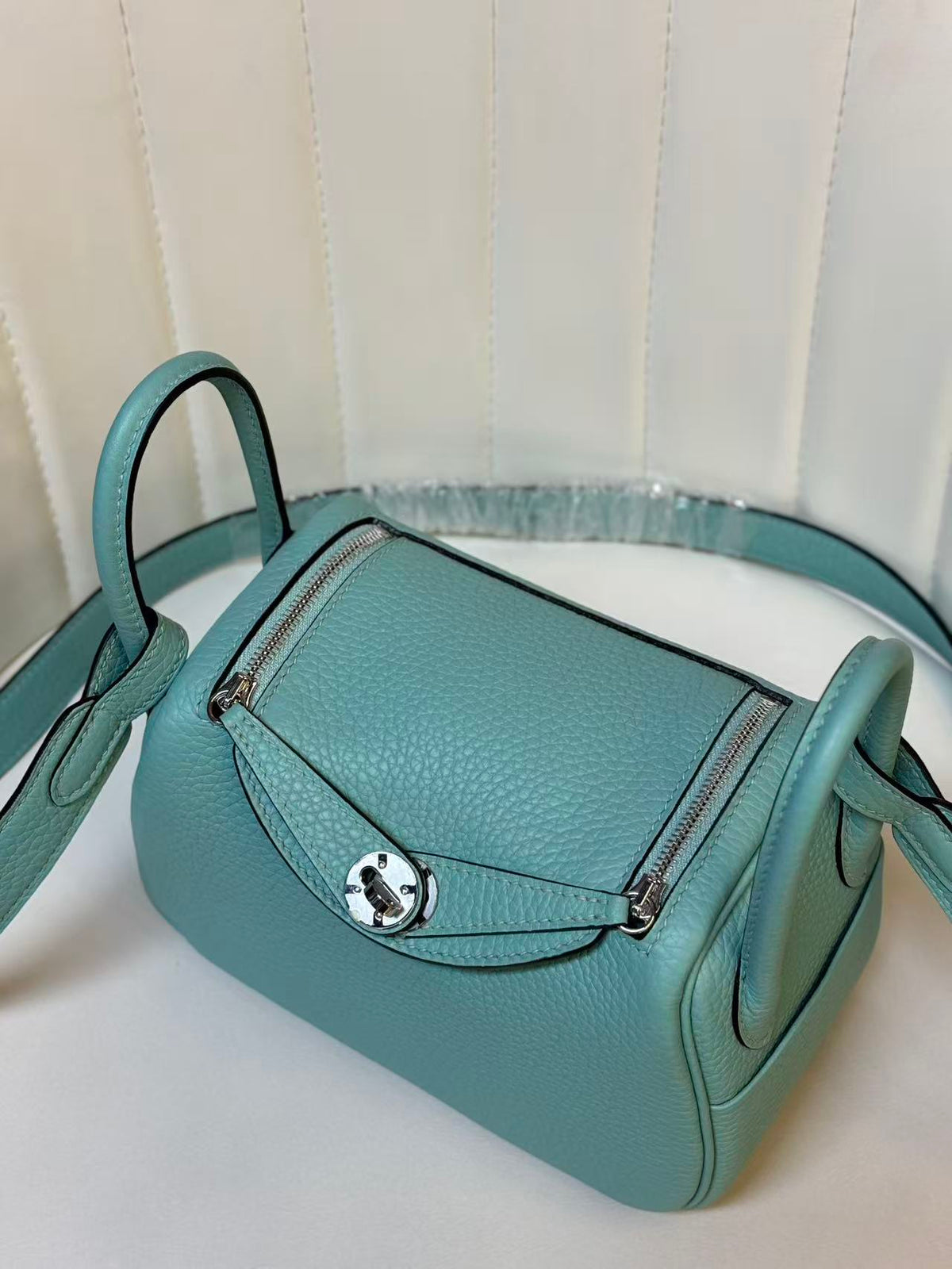 H*M LINDY BAG 19CM MINT BLUE CALFSKIN